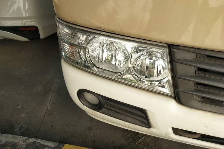 Used Toyota Coaster 2013 2.7L Gasoline Premium Version 20-Seater 3TR Right Front Headlight