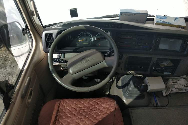 Used Toyota Coaster 2013 2.7L Gasoline Premium Version 20-Seater 3TR Steering Wheel