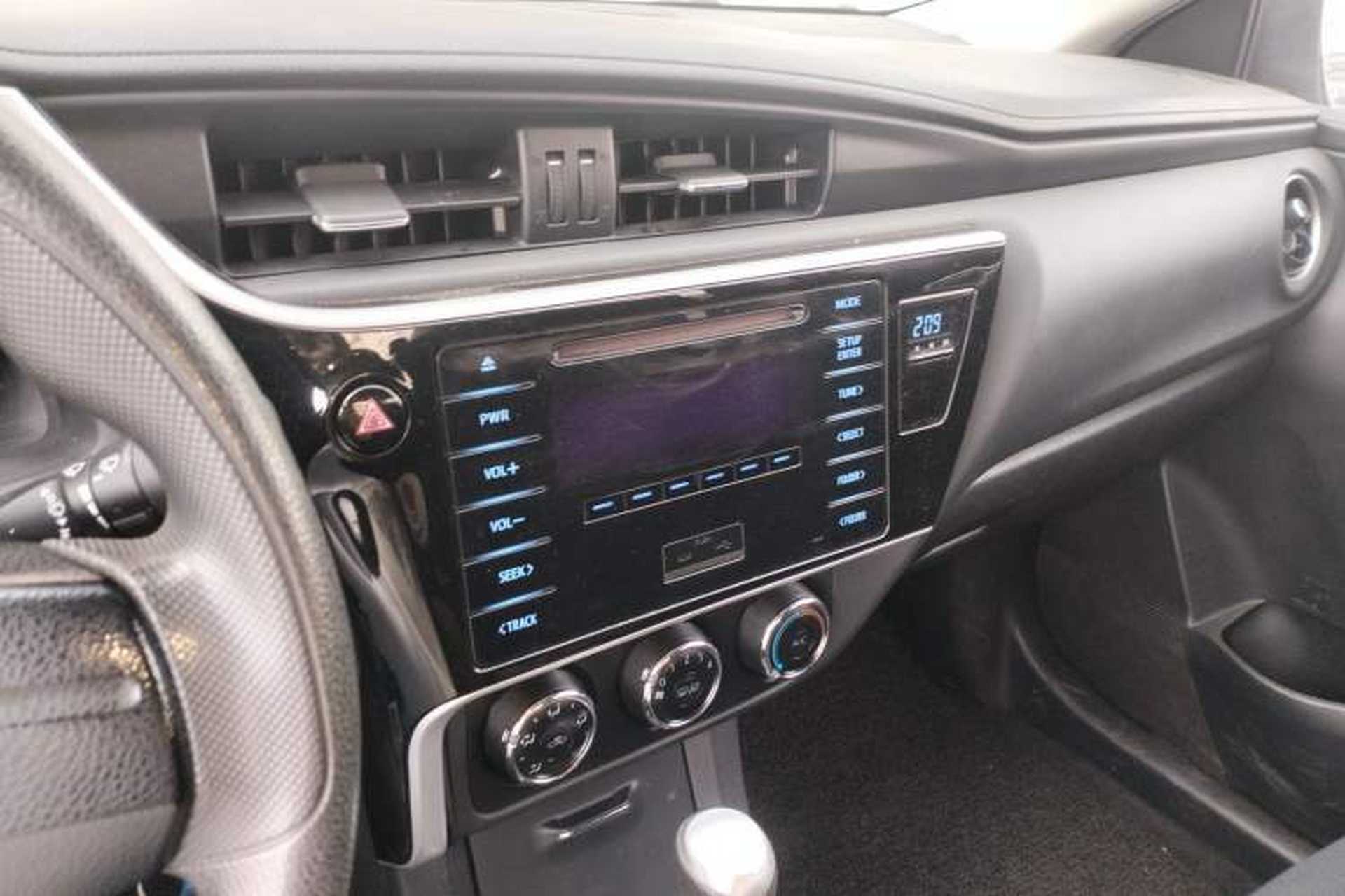 Used Toyota Corolla 2017 Revised Version 1.2T S-CVT GL Audio And AC Panel