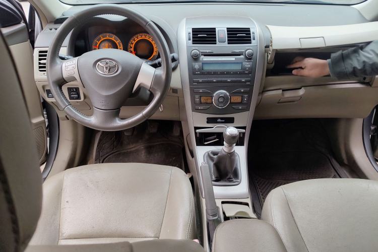 Used Toyota Corolla 2008 1.8L Manual GL-i Sunroof Special Edition Center Console