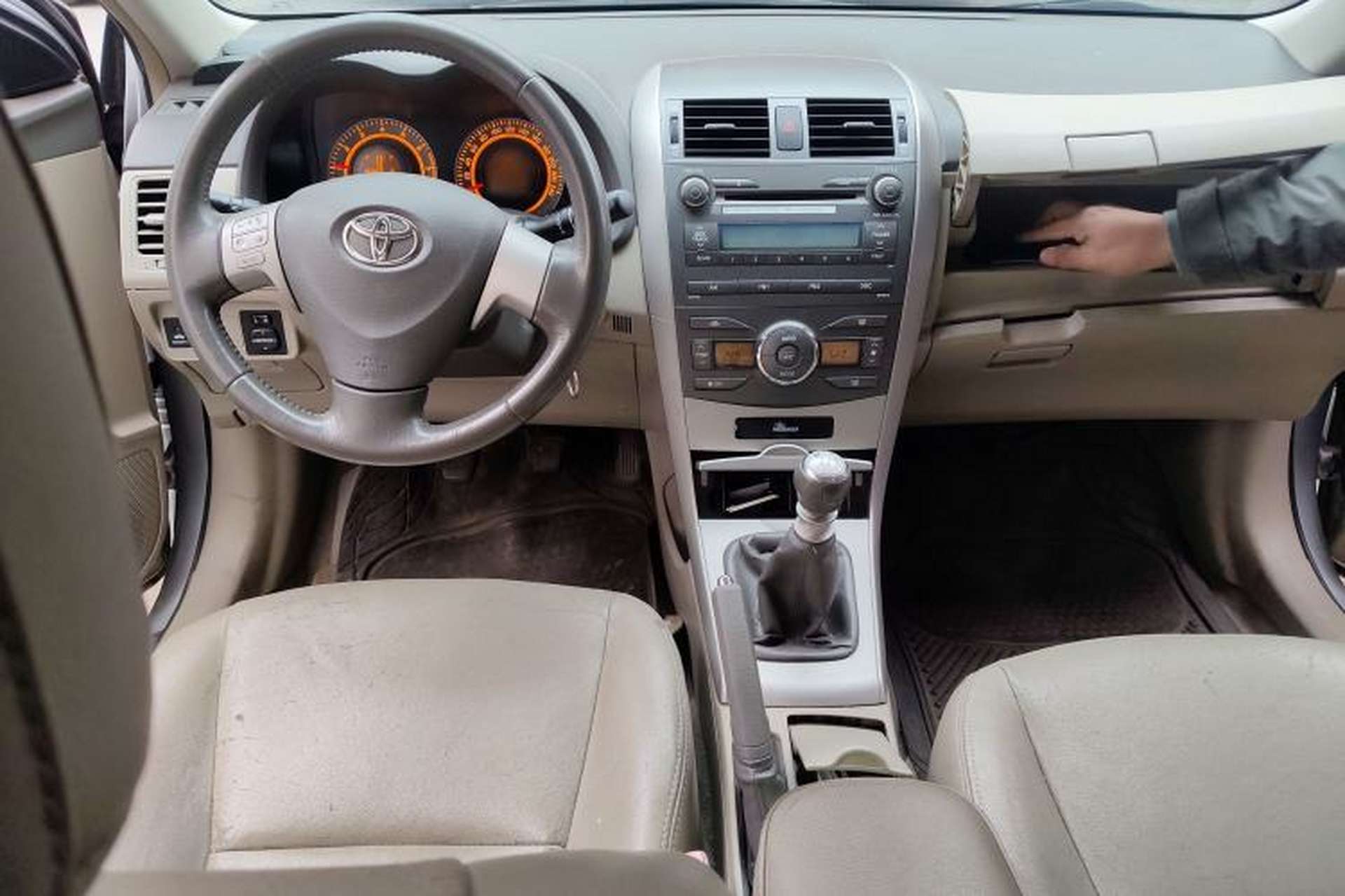 Used Toyota Corolla 2008 1.8L Manual GL-i Sunroof Special Edition Center Console