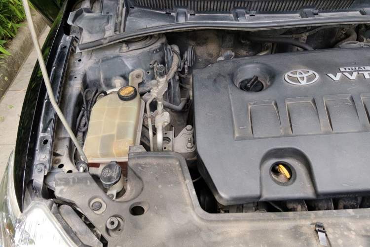 Used Toyota Corolla 2009 1.6L Manual GL Sunroof Special Edition Engine Bay Right