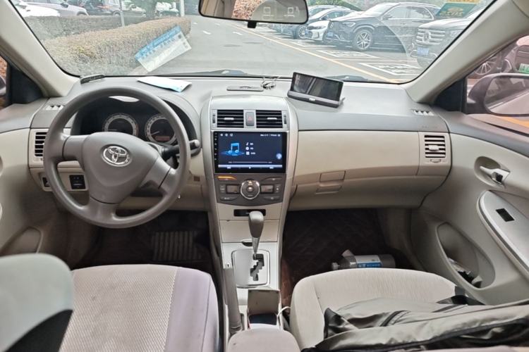 Used Toyota Corolla 2009 1.6L Automatic GL Sunroof Special Edition Center Console