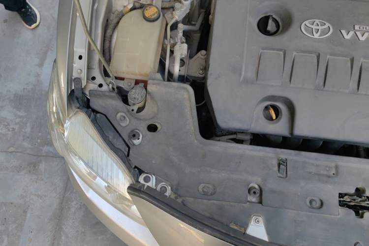 Used Toyota Corolla 2009 1.6L Automatic GL Sunroof Special Edition Engine Bay Right