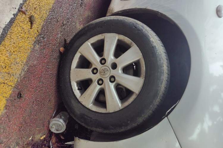 Used Toyota Corolla 2009 1.6L Manual GL Sunroof Special Edition Right Front Wheel Hub