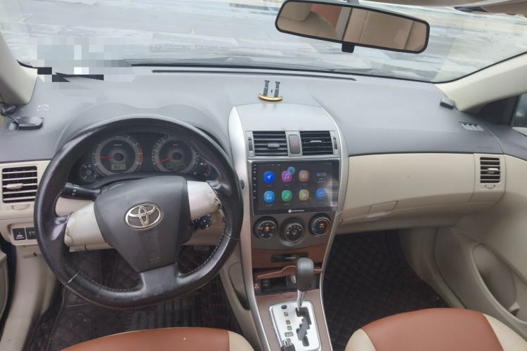 Used Toyota Corolla 2011 1.6L Automatic GL Center Console