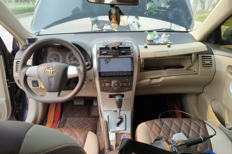 Used Toyota Corolla 2011 1.8L CVT GL-i Center Console