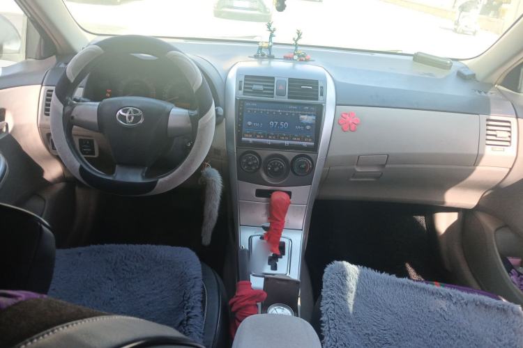 Used Toyota Corolla 2011 1.6L Automatic GL Center Console