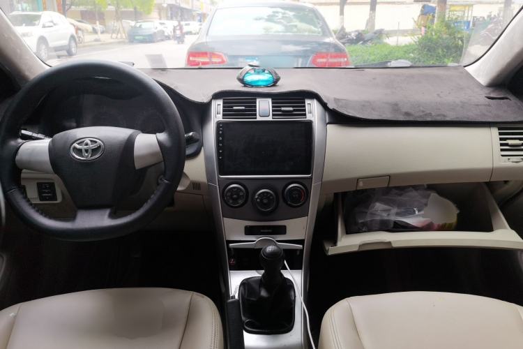 Used Toyota Corolla 2011 1.6L Manual GL Center Console