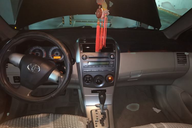 Used Toyota Corolla 2011 1.6L Automatic GL Center Console