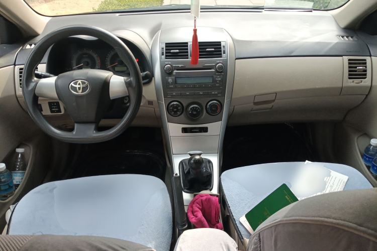 Used Toyota Corolla 2011 1.6L Manual GL Center Console