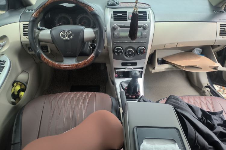 Used Toyota Corolla 2011 1.6L Manual GL Center Console
