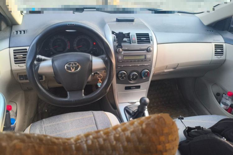 Used Toyota Corolla 2011 1.6L Manual GL Center Console