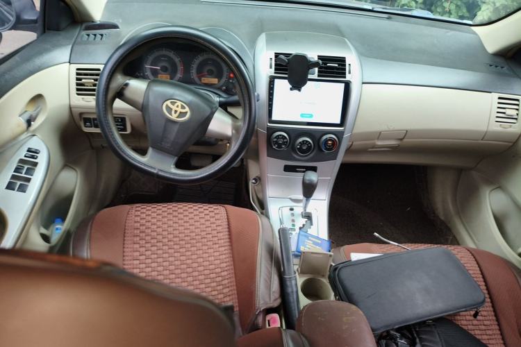 Used Toyota Corolla 2011 1.6L Automatic GL Center Console