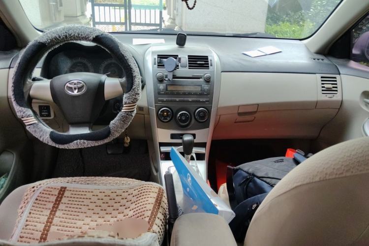 Used Toyota Corolla 2011 1.6L Automatic GL Center Console