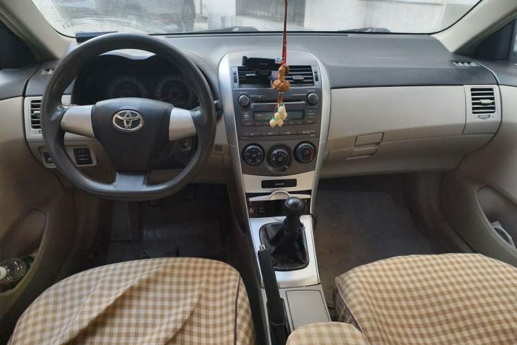 Used Toyota Corolla 2011 1.6L Manual GL Center Console