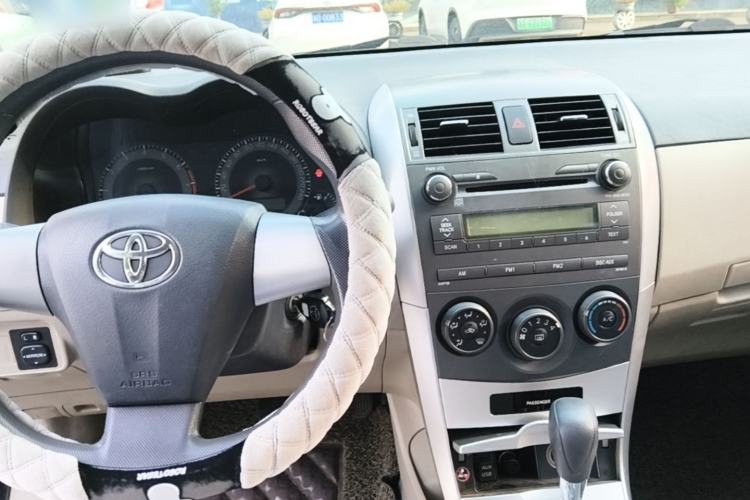 Used Toyota Corolla 2011 1.6L Automatic GL Center Console