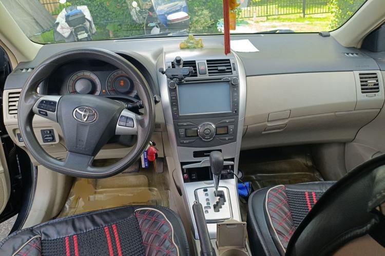 Used Toyota Corolla 2011 1.8L CVT GL-i Center Console