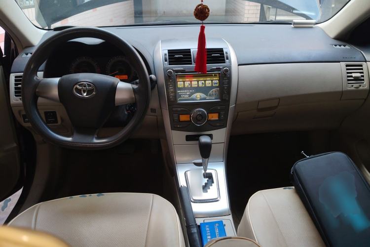 Used Toyota Corolla 2011 1.8L CVT GL-i Center Console