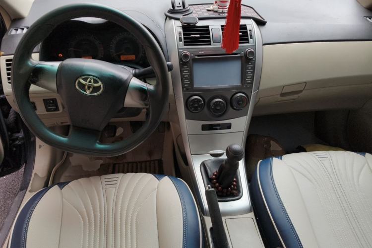 Used Toyota Corolla 2011 1.6L Manual GL Center Console