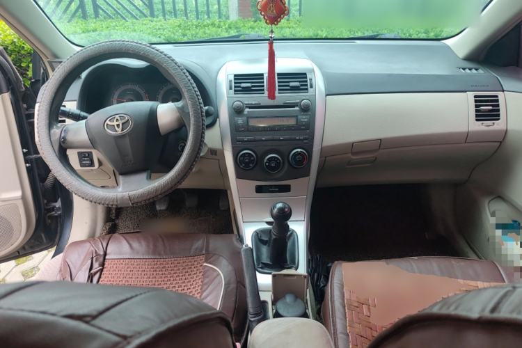 Used Toyota Corolla 2011 1.6L Manual GL Center Console