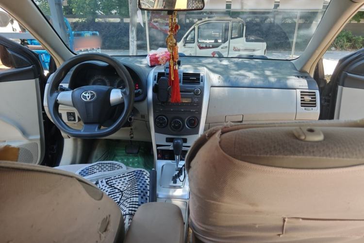 Used Toyota Corolla 2011 1.6L Automatic GL Center Console