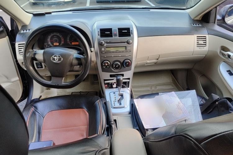 Used Toyota Corolla 2011 1.6L Automatic GL Center Console