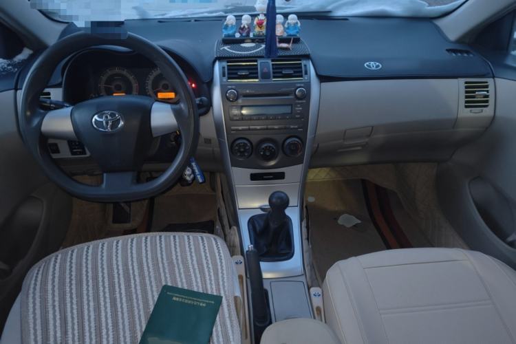 Used Toyota Corolla 2011 1.6L Manual GL Center Console