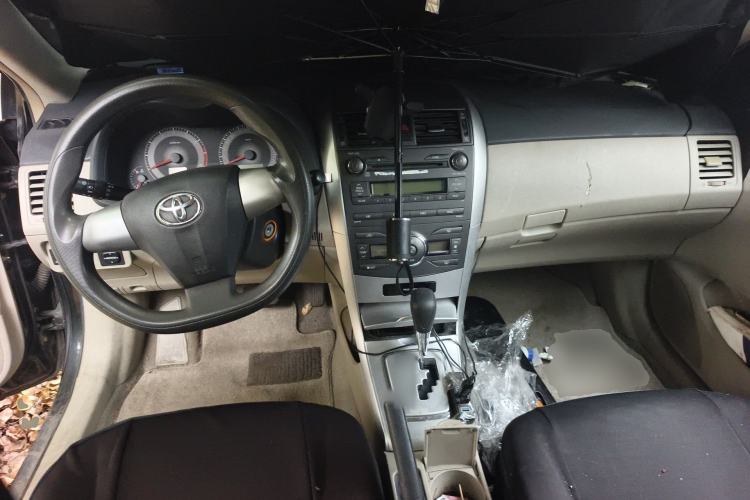 Used Toyota Corolla 2011 1.8L CVT GL-i Center Console