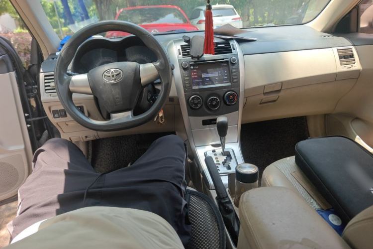 Used Toyota Corolla 2011 1.6L Automatic GL Center Console