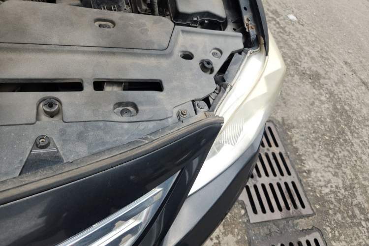 Used Toyota Corolla 2011 1.6L Automatic GL Engine Bay Left