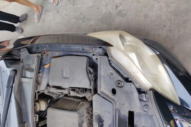 Used Toyota Corolla 2011 1.8L CVT GL-i Engine Bay Left