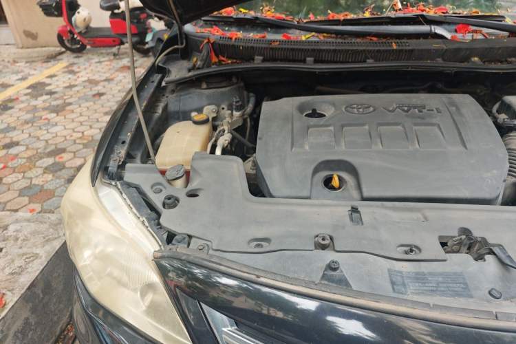 Used Toyota Corolla 2011 1.8L CVT GL-i Commemorative Edition Engine Bay Right