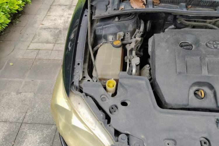 Used Toyota Corolla 2011 1.6L Automatic GL Engine Bay Right