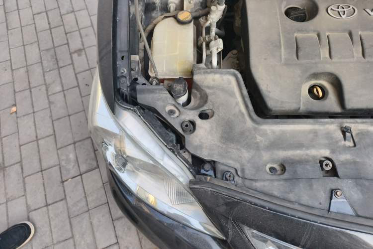 Used Toyota Corolla 2011 1.6L Manual GL Engine Bay Right