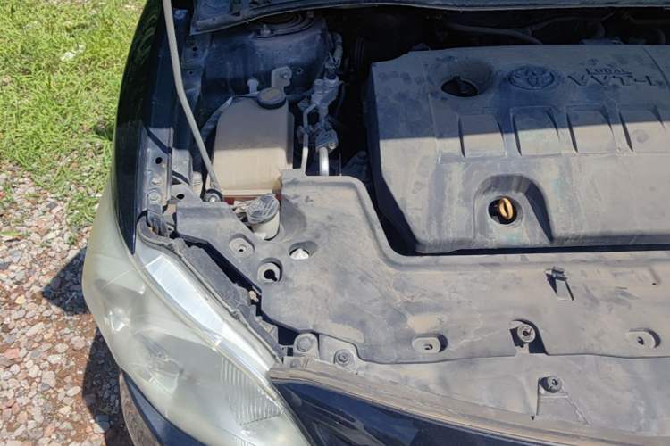 Used Toyota Corolla 2011 1.6L Manual GL Sunroof Edition Engine Bay Right