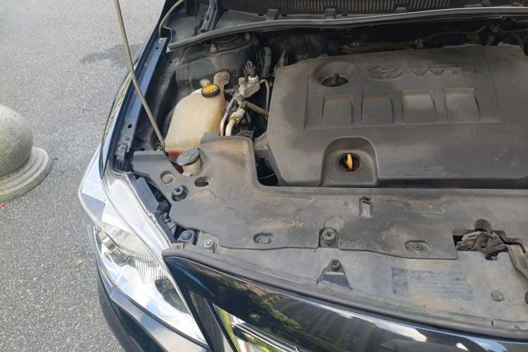 Used Toyota Corolla 2011 1.8L CVT GL-i Engine Bay Right