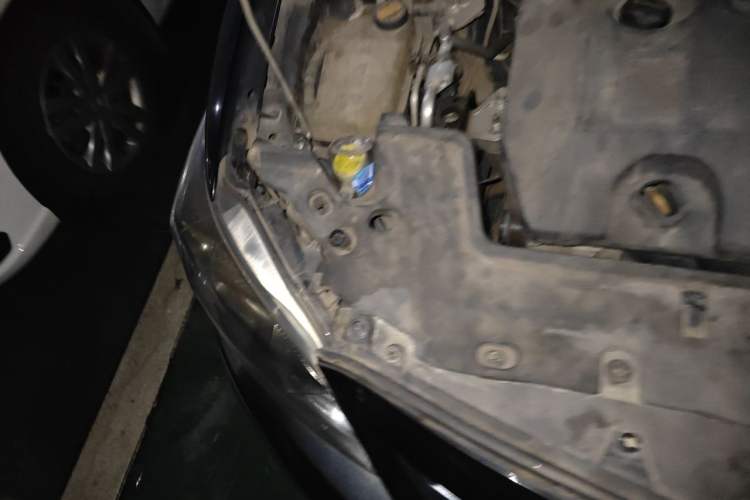 Used Toyota Corolla 2011 1.6L Automatic GL Sunroof Version Engine Bay Right
