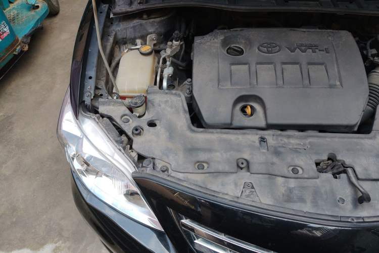 Used Toyota Corolla 2011 1.8L CVT GL-i Engine Bay Right