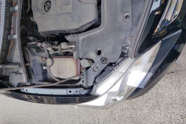 Used Toyota Corolla 2011 1.8L CVT GL-i Engine Bay Right