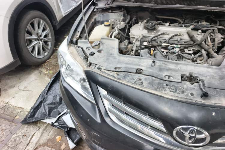 Used Toyota Corolla 2011 1.8L CVT GL-i Engine Bay Right
