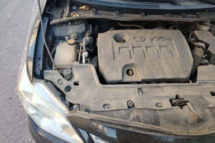 Used Toyota Corolla 2011 1.6L Automatic GL Sunroof Version Engine Bay Right