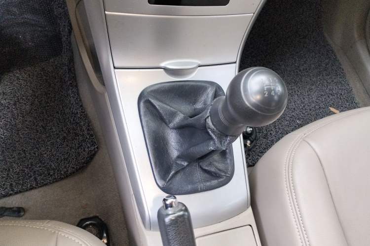 Used Toyota Corolla 2011 1.6L Manual GL Gear Lever