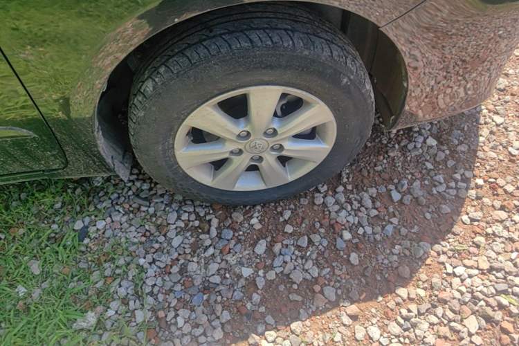 Used Toyota Corolla 2011 1.6L Manual GL Sunroof Edition Right Front Wheel Hub