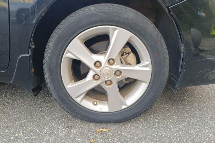 Used Toyota Corolla 2011 1.8L CVT GL-i Right Front Wheel Hub