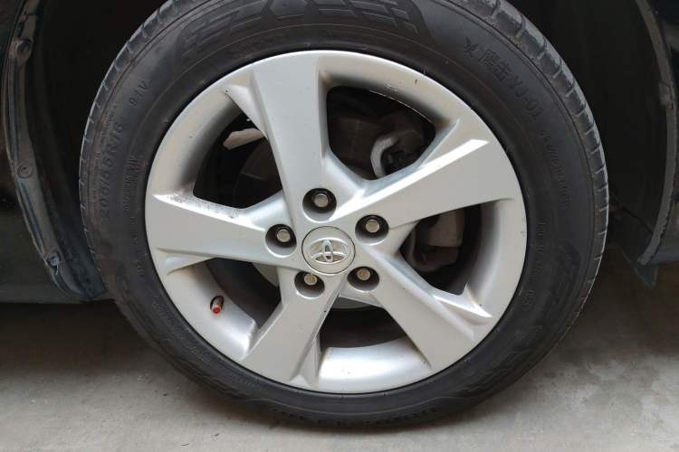 Used Toyota Corolla 2011 1.8L CVT GL-i Right Front Wheel Hub