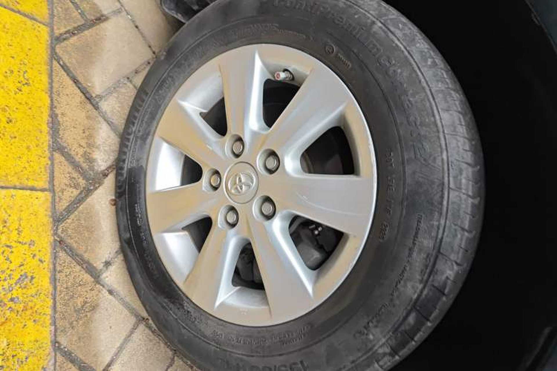 Used Toyota Corolla 2011 1.6L Manual GL Right Front Wheel Hub