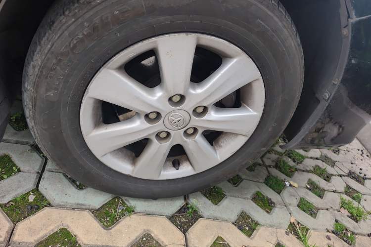 Used Toyota Corolla 2011 1.6L Manual GL Right Front Wheel Hub