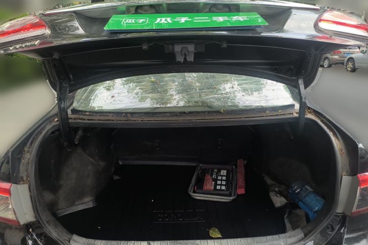 Used Toyota Corolla 2011 1.6L Manual GL Trunk