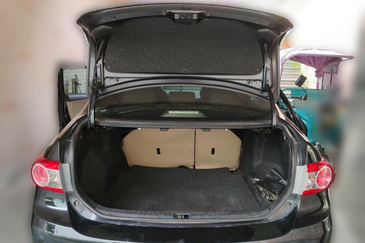 Used Toyota Corolla 2011 1.8L CVT GL-i Trunk